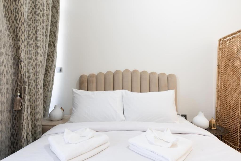 Apartment In Azizi Riviera 32 - *