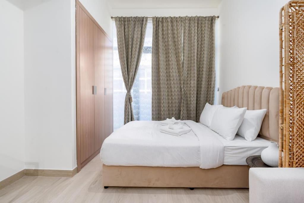 In Azizi Riviera 32 -