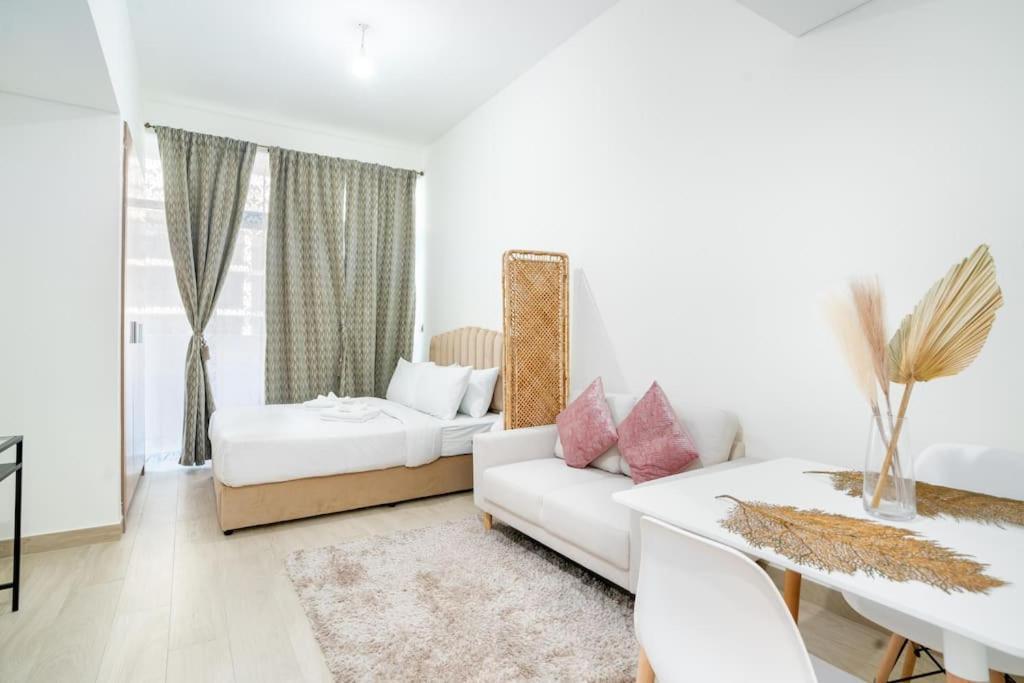 Apartment In Azizi Riviera 32 -